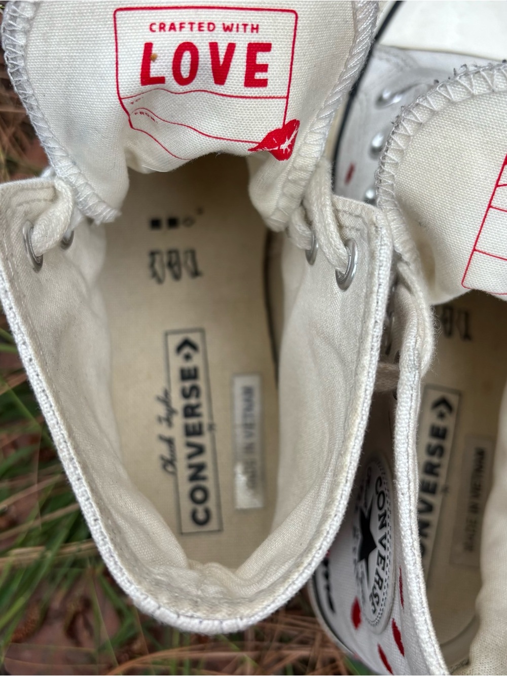 Converse Limited Edition White High-Top Canvas Sneakers With Red Lip Print - Picture 9 of 12